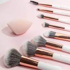 Makeup brushes and sponges